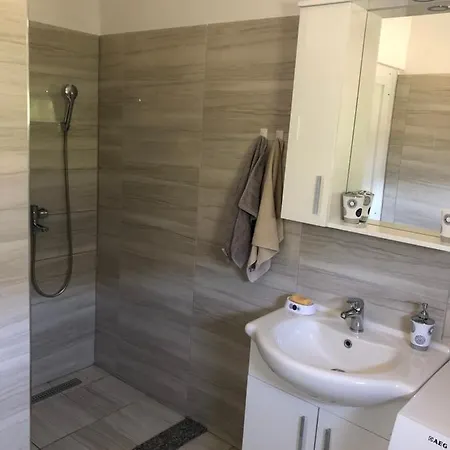 Vikendica Bruse Holiday home *
