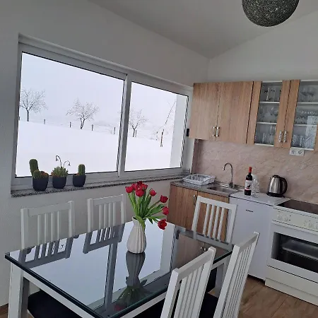 Vikendica Bruse Сasa de vacaciones