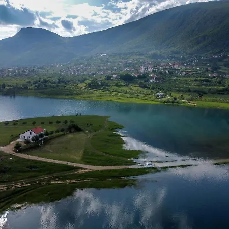 Vikendica Bruse 別荘