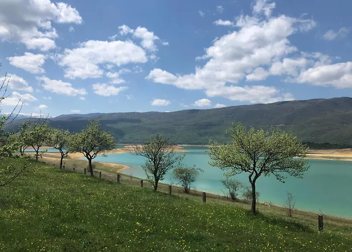 Vikendica Bruse בית נופש *