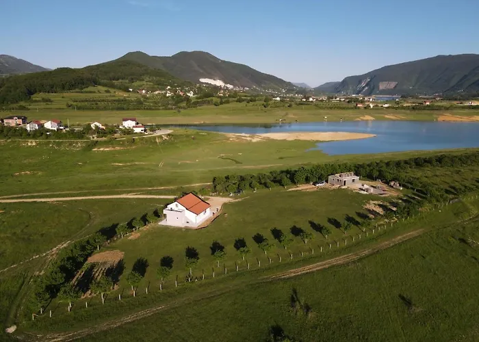 Vikendica Bruse בית נופש