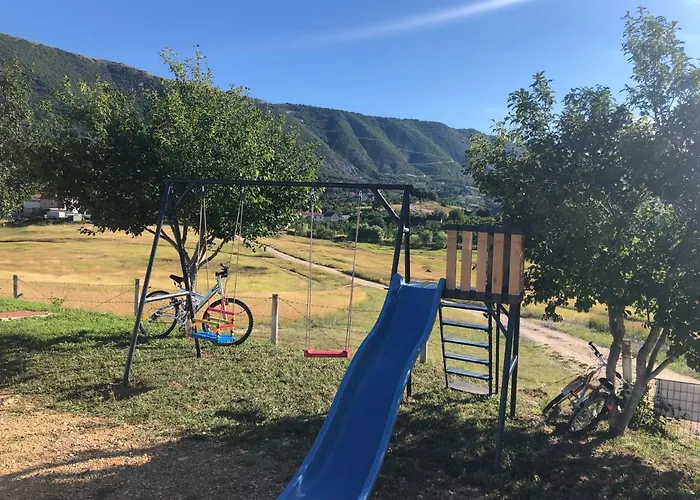 Vikendica Bruse בית נופש Jaklici