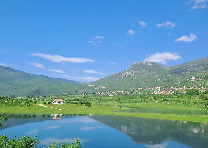 Vikendica Bruse בית נופש