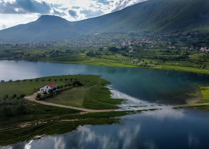 Vikendica Bruse בית נופש